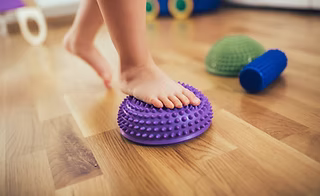 Child with motor delays receiving physical therapy services
